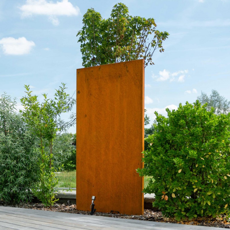 brise-vue jardin avec des panneaux en acier corten